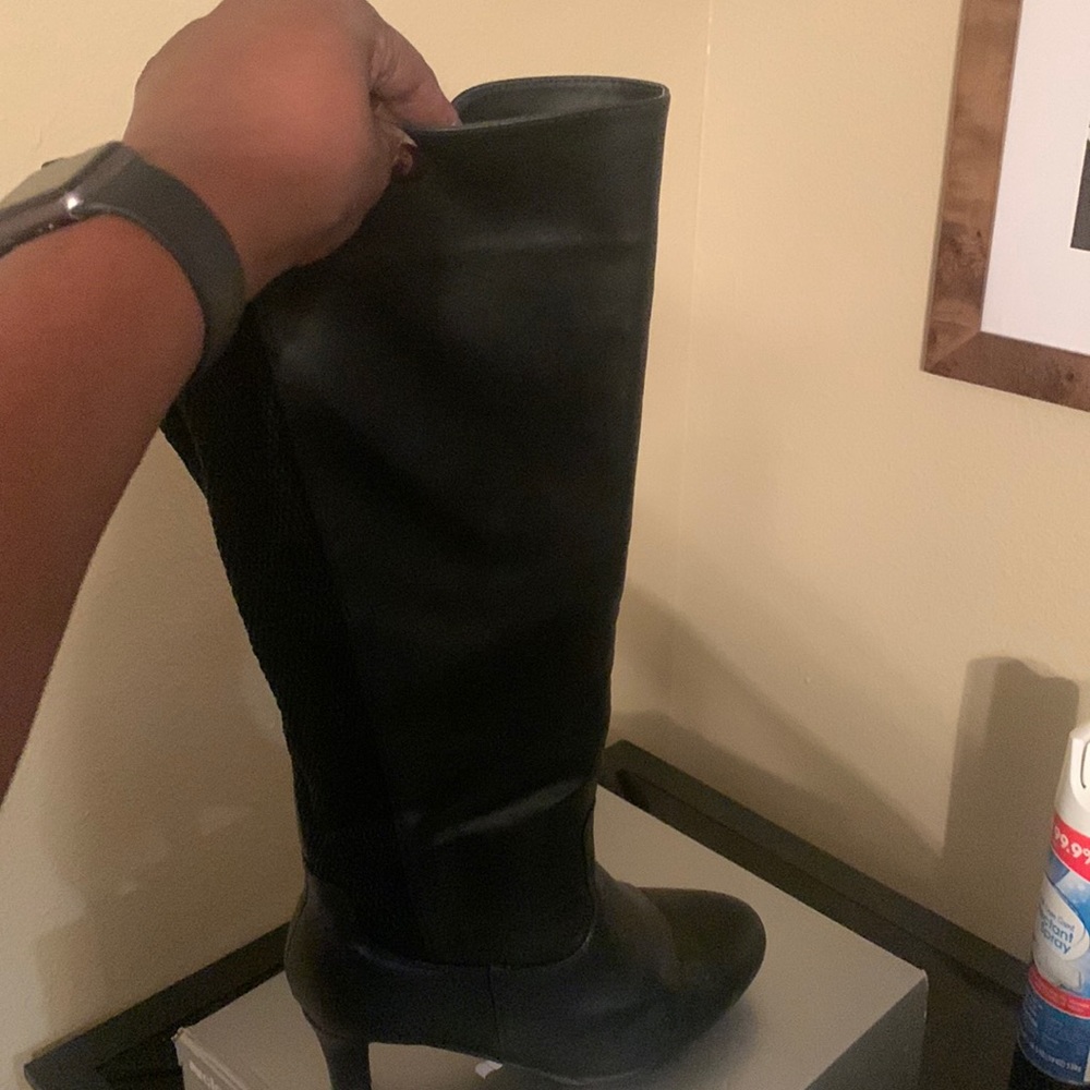 Black knee boots